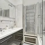 2 Bedroom Luxurious Next To Arc De Triumphe * Paris