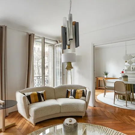2 Bedroom Luxurious Next To Arc De Triumphe * Париж