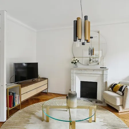 Апартаменты 2 Bedroom Luxurious Next To Arc De Triumphe Париж