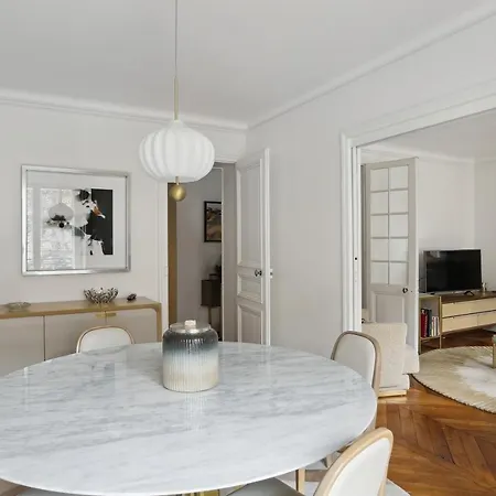 2 Bedroom Luxurious Next To Arc De Triumphe Апартаменты Париж