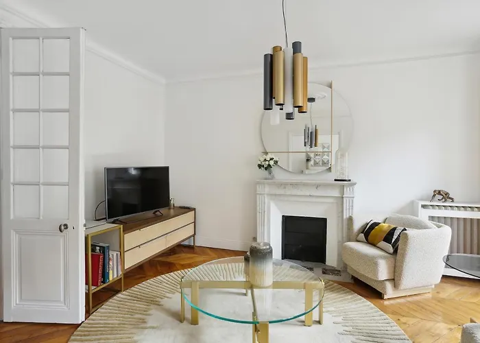 Апартаменты 2 Bedroom Luxurious Next To Arc De Triumphe Париж