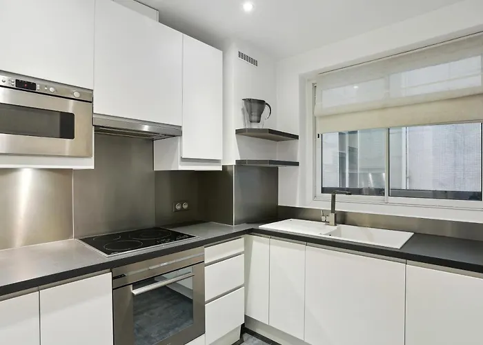 2 Bedroom Luxurious Next To Arc De Triumphe *