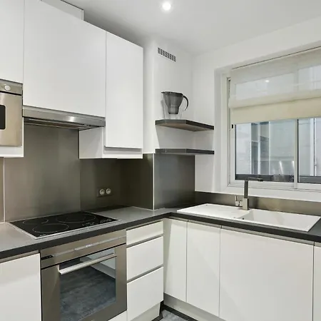 2 Bedroom Luxurious Next To Arc De Triumphe *