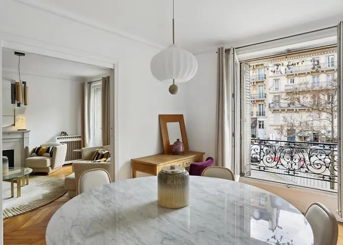 2 Bedroom Luxurious Next To Arc De Triumphe * パリ