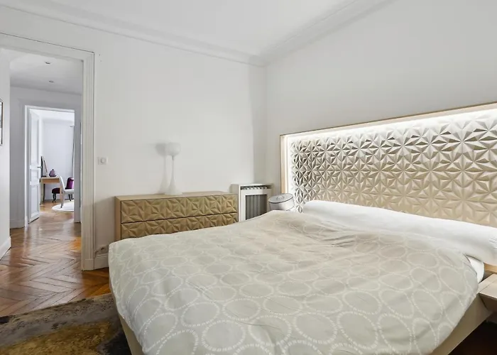 アパート 2 Bedroom Luxurious Next To Arc De Triumphe パリ